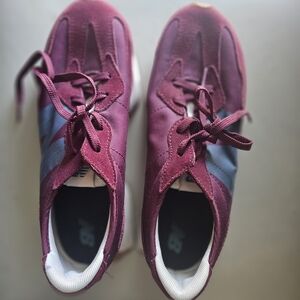 NEW BALANCE Unisex Maroon and Navy Sneakers Size 6